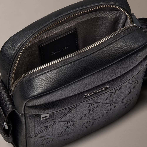 Calvin Klein Τσαντάκι ώμου Embossed Emblem Logo Reporter Bag